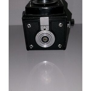 Yashica-A (TLR) 120 film camera made in Japan UNTESTED AS IS